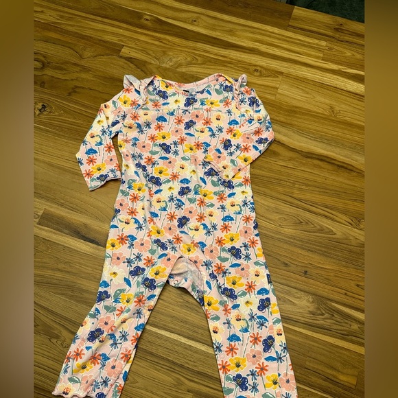 Tea collection ruffle shoulder floral romper size 12-18 months new no tag - Picture 2 of 6